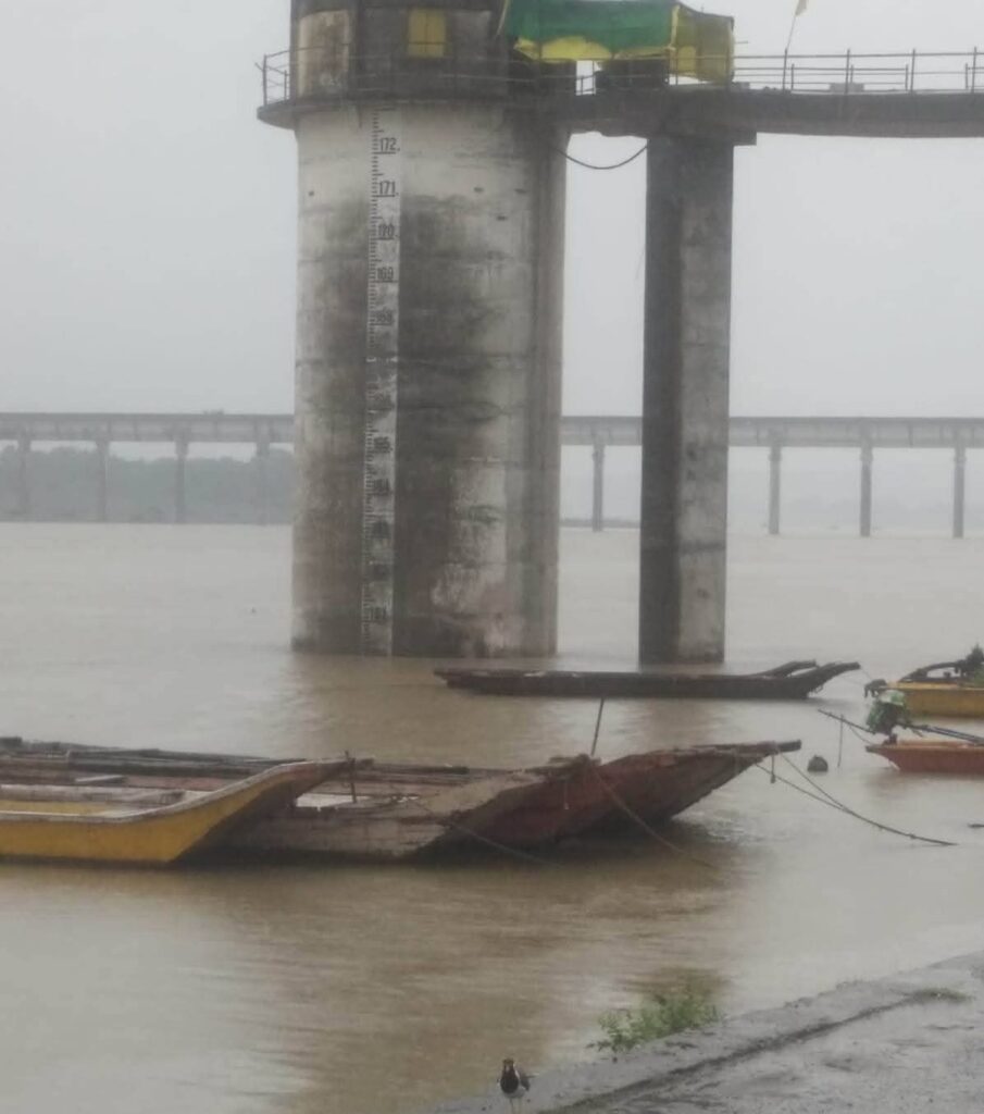 इंदिरा सागर और ओंकारेश्वर बांध के गेट खुलने के बाद नर्मदा नदी का जलस्तर बढ़ा, प्रशासन सतर्क