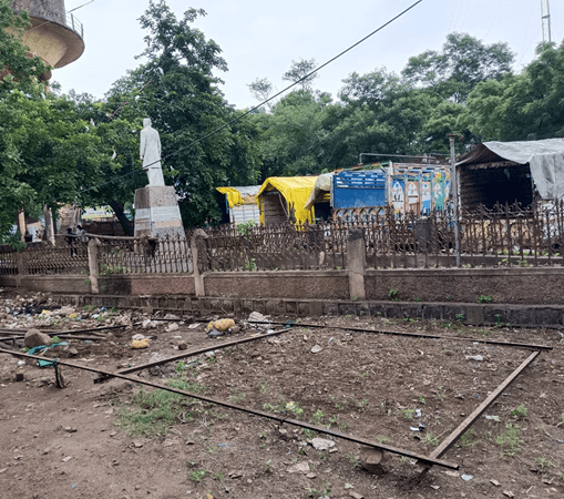 करही में बस स्टेंड से अतिक्रमण हटाया