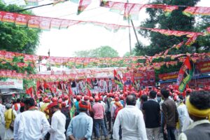 भोपाल विधानसभा घेराव के दौरान समाजवादी पार्टी कार्यकर्ताओं की रैली का दृश्य