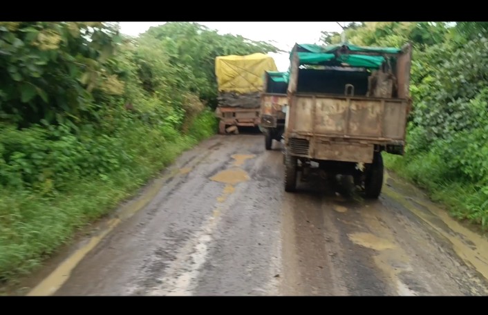 खोड़ी स्थित शराब कंपनी से निकलता दूषित पानी और अवैध गीली भूसी का उपयोग