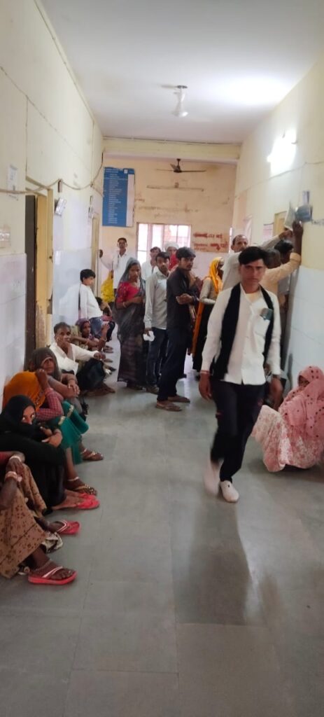 khandar hospital long patient queue with only three doctors, homeopathic doctor treating allopathic patients