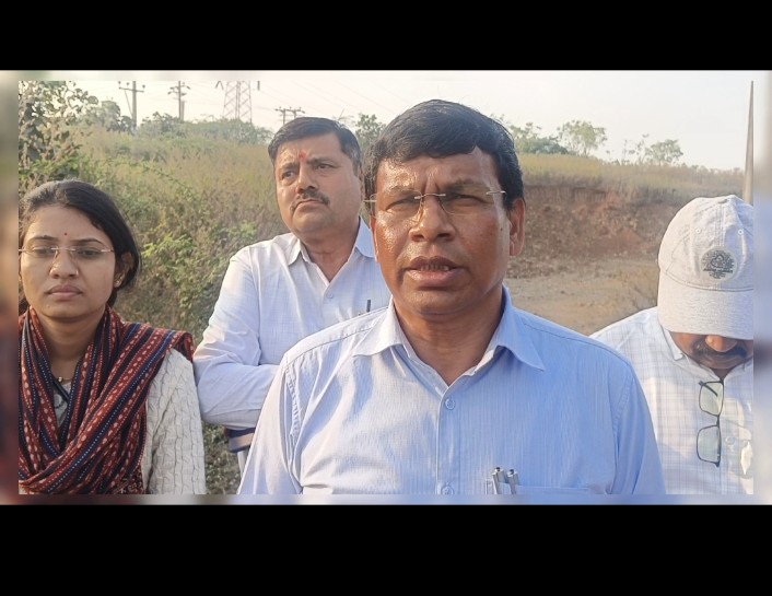 DWGS illegal trade trucks outside alcohol company Khargone
