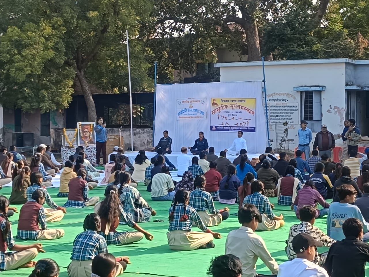 सांदीपनि विद्यालय बड़वाह में विकासखंड स्तरीय सामूहिक सूर्य नमस्कार संपन्न