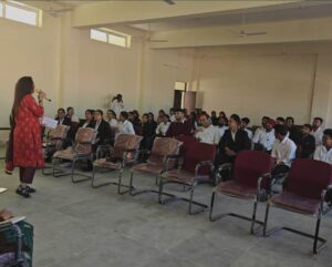 नारी वंदन पखवाड़ा में विशेष प्रशिक्षण, छात्राओं ने सीखा आत्मरक्षा और CPR का अभ्यास