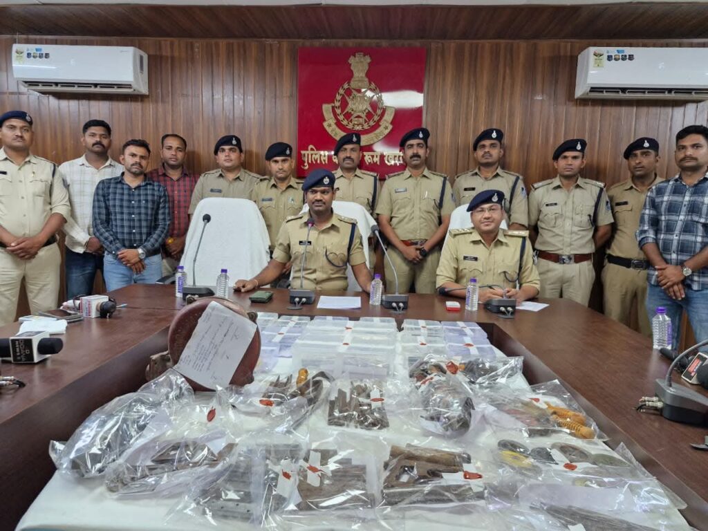Khargone police raid at illegal arms factory in Signur village with seized desi pistols and weapon manufacturing equipment