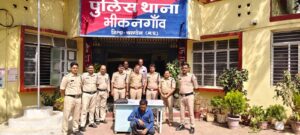 अवैध हथियारों की तस्करी करते युवक को खरगोन पुलिस ने पकड़ा, 4 पिस्टल और 1 कट्टा जब्त