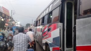 बड़वाह के चौराहों पर हर दिन मंडरा रहा हादसों का खतरा