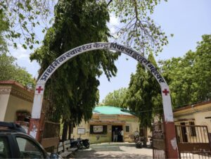 पिपल्या बुजुर्ग स्वास्थ्य केंद्र की बदहाल व्यवस्था पर ग्रामीणों का फूटा गुस्सा, विधायक मेव से की शिकायत