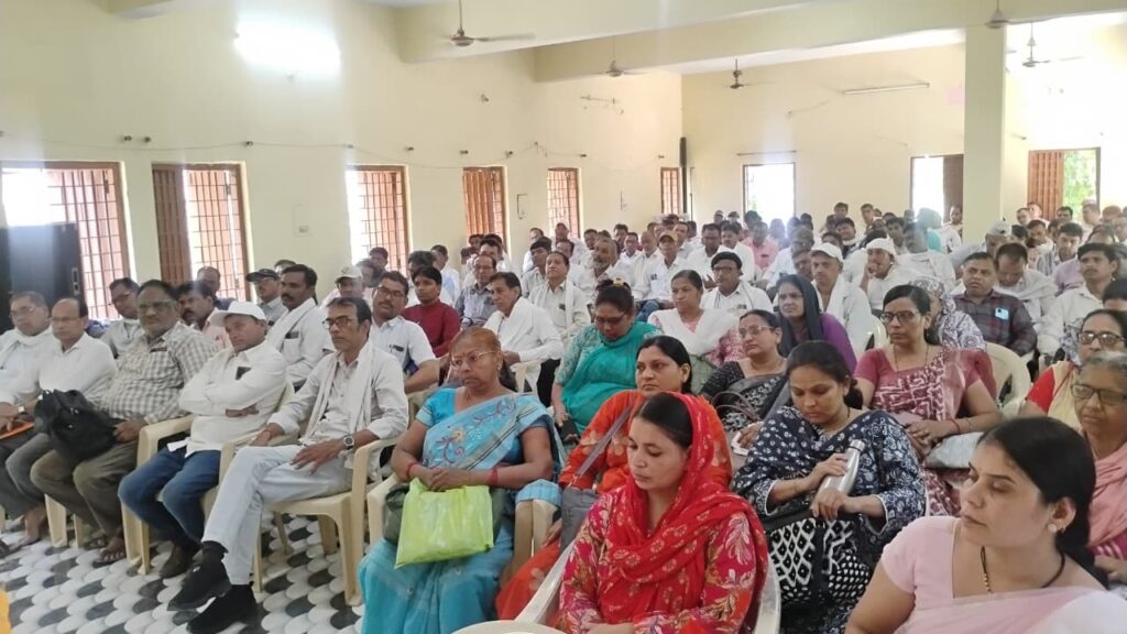 Barwaha Janpad Panchayat voter list revision training programme with BLO and authorised officers during election commission workshop