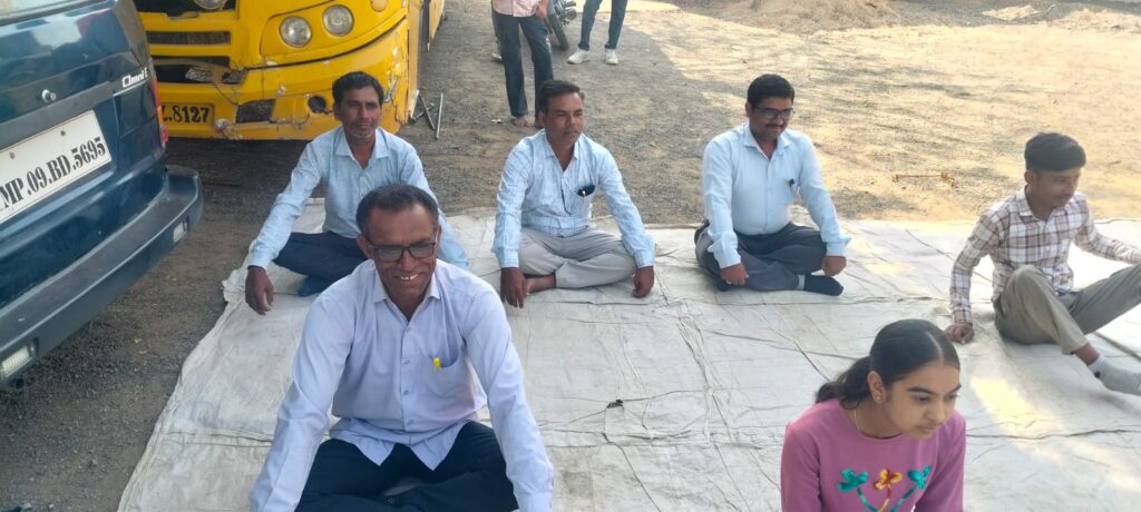 Nikhil Vidya Vihar School Bamanpuri teachers and students performing yoga on International Yoga Day