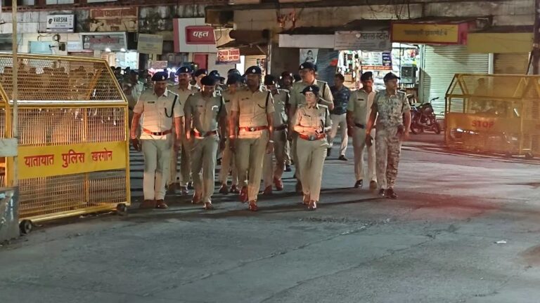 मोहर्रम और आगामी त्योहारों को लेकर खरगोन पुलिस अलर्ट, जिलेभर में निकाला गया फ्लैग मार्च FB_IMG_1781655771711