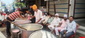 श्री गुरु अर्जन देव जी के शहादत दिवस पर छबील सेवा, राहगीरों को मिली तपती गर्मी से राहत