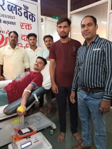 गंभीर रूप से बीमार शिक्षिका के उपचार में निमाड़ रक्तदान युवा सेवा समिति बनी सहारा, 4 यूनिट रक्त उपलब्ध कराया