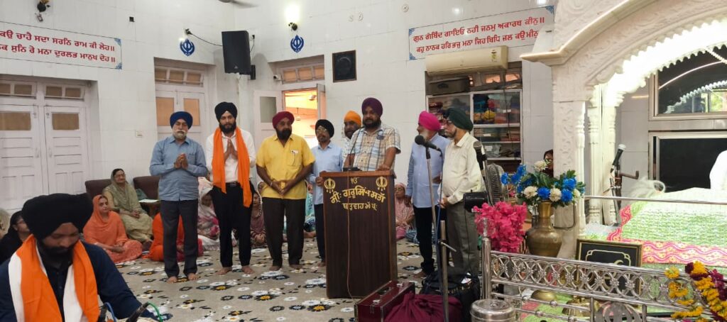 बड़वाह गुरुद्वारा साहिब में श्री गुरु हरगोबिंद साहिब जी के प्रकाश पर्व पर आयोजित कीर्तन दीवान और गुरु के लंगर का दृश्य