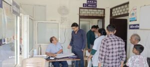 स्वास्थ्य सेवाओं में अनुशासन पर सीएमएचओ की सख्ती, औचक निरीक्षण में कई कर्मचारी अनुपस्थित
