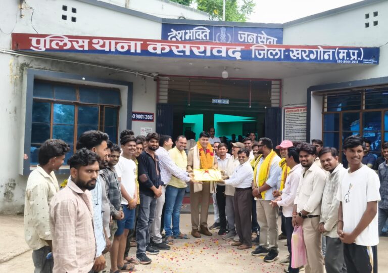कसरावद थाना प्रभारी राजेंद्र बर्मन को आदिवासी समाज ने दी भावभीनी विदाई IMG-20260721-WA0001