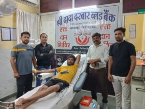 बड़वाह की निमाड़ रक्तदान युवा सेवा समिति ने इंदौर में गंभीर महिला मरीज को उपलब्ध कराया रक्त
