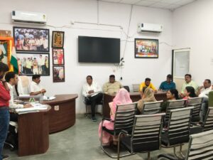 बड़वाह में सड़क पर वाहन खड़े किए तो कटेगा चालान, लेकिन पार्किंग की व्यवस्था कौन करेगा?