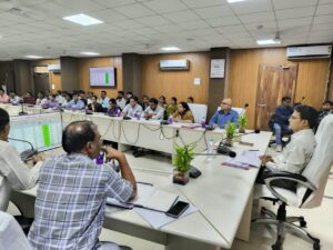 खरगोन जिले की स्वास्थ्य व्यवस्था पर समीक्षा बैठक : दस्तक अभियान सिर्फ 14%, 2367 बच्चे टीकाकरण में ओवरड्यू