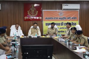 खरगोन में अनुसूचित जाति मामलों की समीक्षा, आयोग अध्यक्ष ने दिए त्वरित कार्रवाई के निर्देश